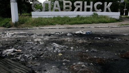 На Донбассе жители покидают депрессивные районы семьями. Видео