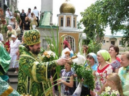 На Троицу украинцы будут отдыхать три дня