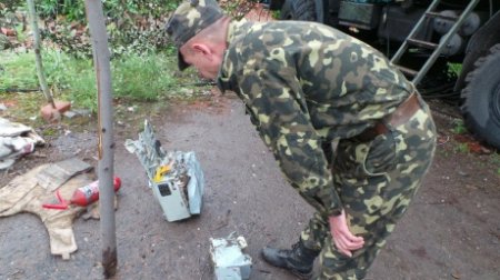 Следственная группа нашла бортовые самописцы сбитого под Славянском вертолета Ми-8