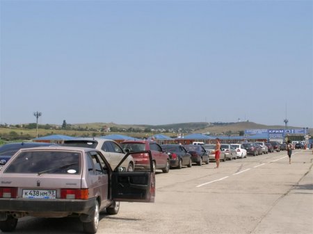 В оккупированный Крым эшелонами каждый день прибывает военная техника