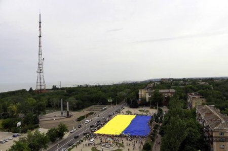 Мариуполь возвращается к мирной жизни (видео)