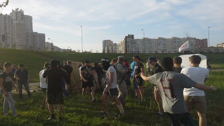 На Позняках в Киеве снова митинг против застройки территории (фото)