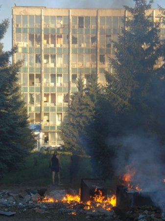 По Красному лучу нанесен авиаудар, идут бои (фото)