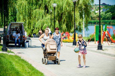 В Донецке продолжаются обстрелы и бомбежка