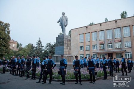 В Кривом Роге властям дали 10 дней на демонтаж памятника Ленину