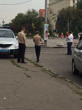 В Днепропетровске возле ОГА нашли гранату (фото)