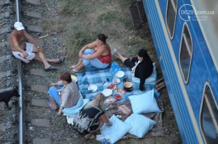 Беженцы из Донбасса живут в поездах (фото)