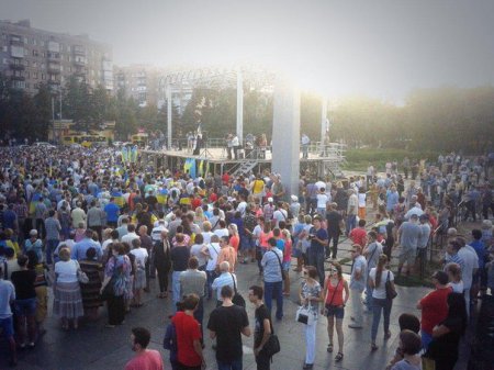 В Мариуполе прошел митинг за Украину (фото,видео)