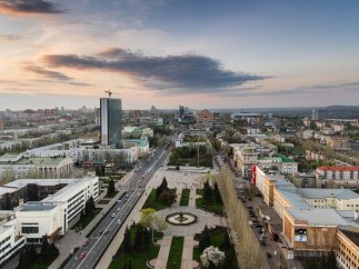 В Донецке слышны взрывы, обстановка накалена