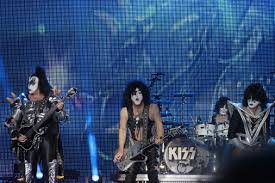 Парни из рок-группы Kiss решили пожертвовать музею войны США свой миллион