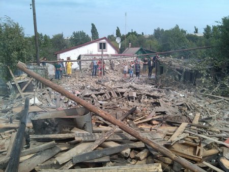 Город-спутник Енакиево Юнокомунаровск подвергся артобстрелу (фото)