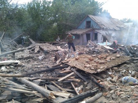 Город-спутник Енакиево Юнокомунаровск подвергся артобстрелу (фото)