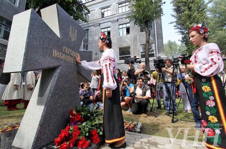 В Киеве появился еще один памятник 