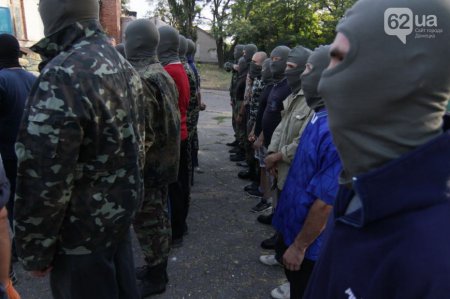 Мариупольцев учат оборонять свой город. Фото