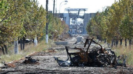 Террористы в Луганском аэропорт - разрушенный аэропорт (фото)