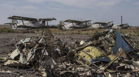 Террористы в Луганском аэропорт - разрушенный аэропорт (фото)