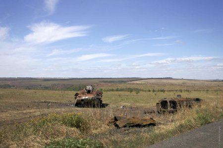 Разрушенная Саур-Могила и разрушенный приграничный поселок (фото)