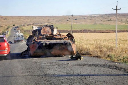 Разрушенная Саур-Могила и разрушенный приграничный поселок (фото)