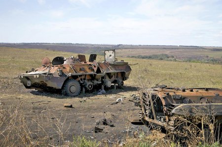 Разрушенная Саур-Могила и разрушенный приграничный поселок (фото)