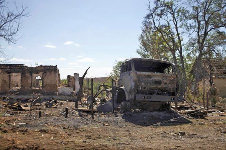 Разрушенная Саур-Могила и разрушенный приграничный поселок (фото)