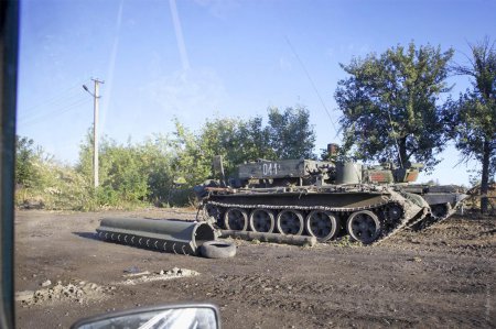 Разрушенная Саур-Могила и разрушенный приграничный поселок (фото)