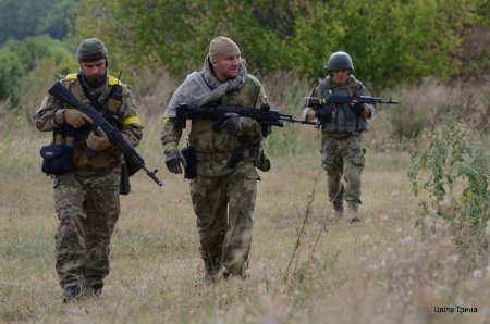 Батальон Сич - тренировки и быт на передовой (фото)