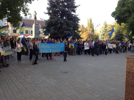 В Артемовске прошел митинг солидарности с Мариуполем 