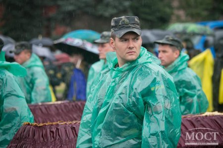 В Днепропетровске прощались с неизвестными героями Украины (фото)