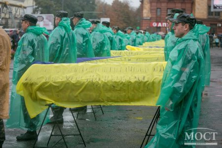 В Днепропетровске прощались с неизвестными героями Украины (фото)