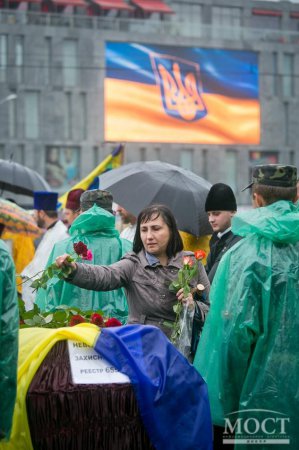 В Днепропетровске прощались с неизвестными героями Украины (фото)