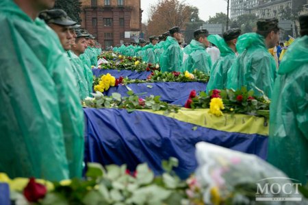 В Днепропетровске прощались с неизвестными героями Украины (фото)