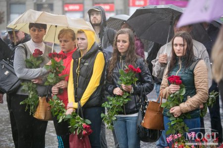 В Днепропетровске прощались с неизвестными героями Украины (фото)