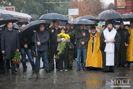 В Днепропетровске прощались с неизвестными героями Украины (фото)