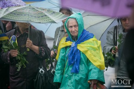 В Днепропетровске прощались с неизвестными героями Украины (фото)