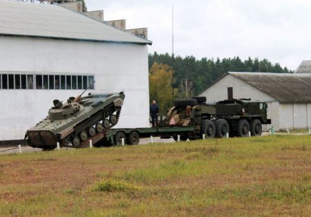 В Житомире ремонтируют военную технику в 3 смены для отправки на фронт (фото)