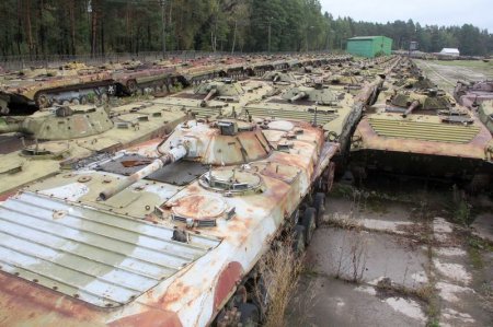 В Житомире ремонтируют военную технику в 3 смены для отправки на фронт (фото)