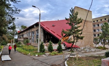 Разрушения в городе Донецке (фото)