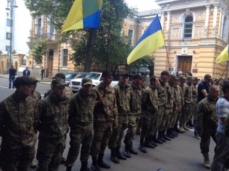 Стало известно сколько добровольческих батальонов берегут порядок в Украине