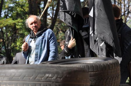 В Днепропетровске сегодня люстрировали гос чиновника - попало прокурору (видео,фото)