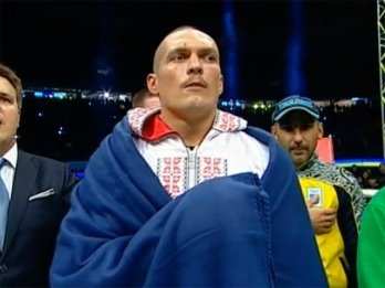 В выходные свой первый титул завоевал боксер Александр Усик (видео)