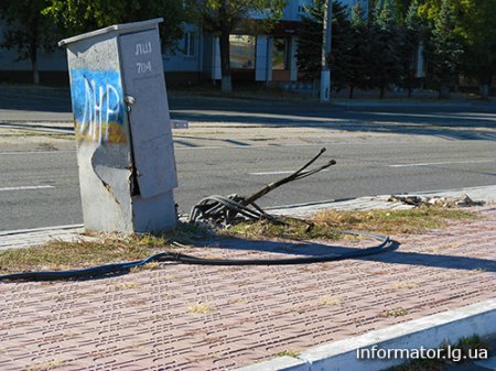 Цвета украинского флага в Луганске (фото)