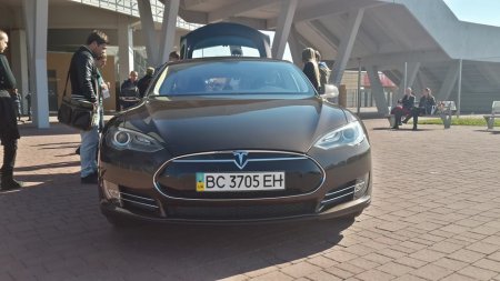 Tesla: из Львова в Киев — без подзарядки
