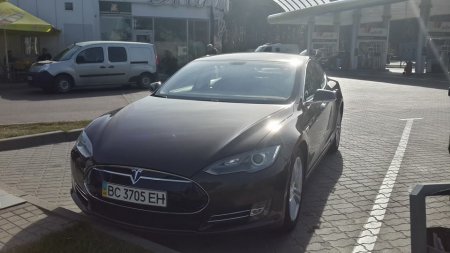 Tesla: из Львова в Киев — без подзарядки
