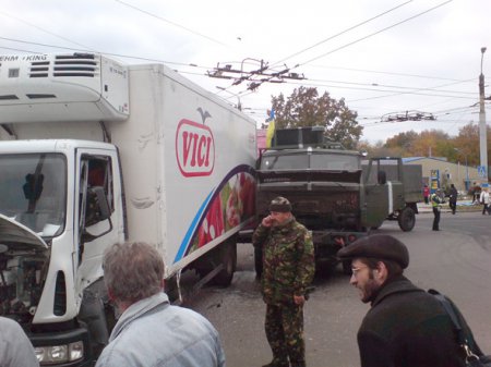 Очередное ДТП с участием военного автомобиля в Краматорске. ФОТО