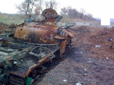 Военная техника разрушенная на Луганщине (фото)