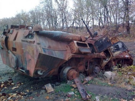 Военная техника разрушенная на Луганщине (фото)