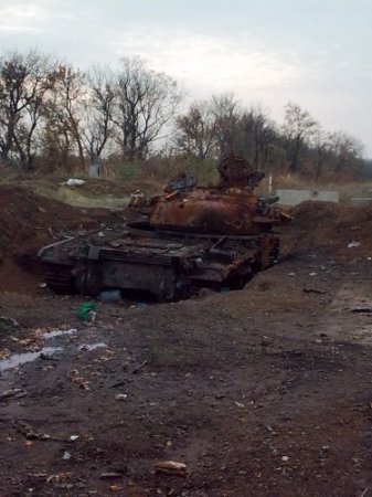 Военная техника разрушенная на Луганщине (фото)