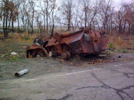 Военная техника разрушенная на Луганщине (фото)