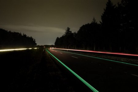 В Нидерландах появилась первая в мире дорога с разметкой, которая светится в темноте