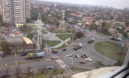 По Одессе сегодня проехала колонна военной техники (фото)